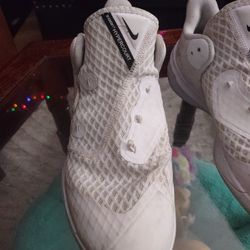 Used Like New Nike Hyper Court 
