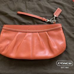 COACH BUTTERY SOFT PLEATED SOHO WRISTLET CLUTCH With Dust bag