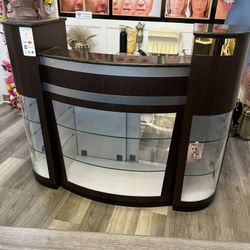 Vitrina/ Front Desk /Display/ Register 