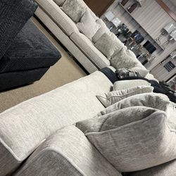 Absolutely Stunning Beautiful Sectional!
