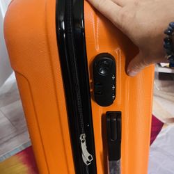 NEW 20” Bright Orange Carry-On – $30 FIRM | Trusted Seller ⭐ 1,000+ Positive Reviews  📍 South Durango & 215 — near IKEA 🧳 Hardshell • Spinner wheels