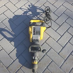 DEWALT 27LB DEMOLITION HAMMER $250 FIRM