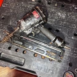 SENCO PNEUMATIC NAIL GUN