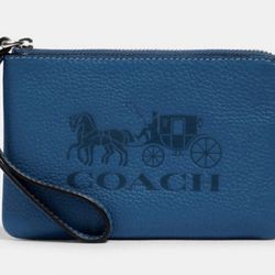 Beautiful Wristlet With Horse and Carriage!