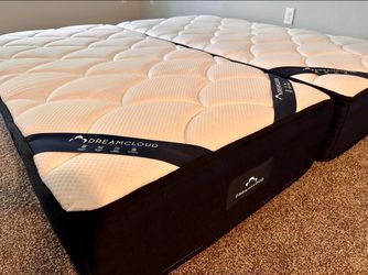 “Like new” Dreamcloud hybrid split king (twin xl) mattress bed