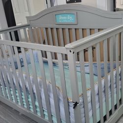 Graco Story Crib With Mattress 