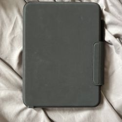 iPad A16 11 Inch Like New With Keyboard And Pen