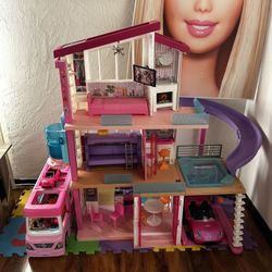 Good Condition Doll House