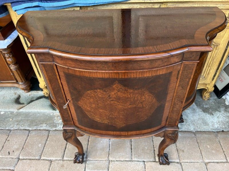 Clawfoot Table Stand