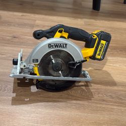 DEWALT 20V MAX 6-1/2-inch cordless circular saw