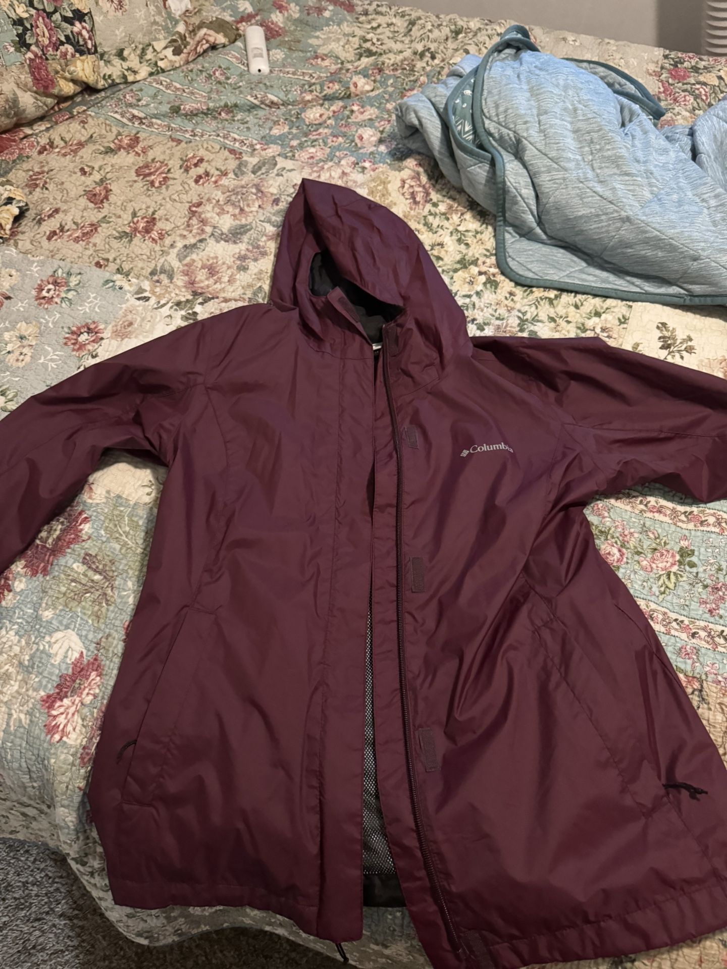 Women Columbia Rain Jacket/Windbreaker