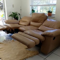 Reclining Leather Sofa – Sofá de Cuero Reclinable – Must Sell! / ¡Se Vende Ya! – Miami