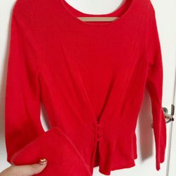 New, never wear, no tag.  Size XS. I was a size S, really like this sweater, thought I could fit in this by losing a little weight. Instead I’m someho