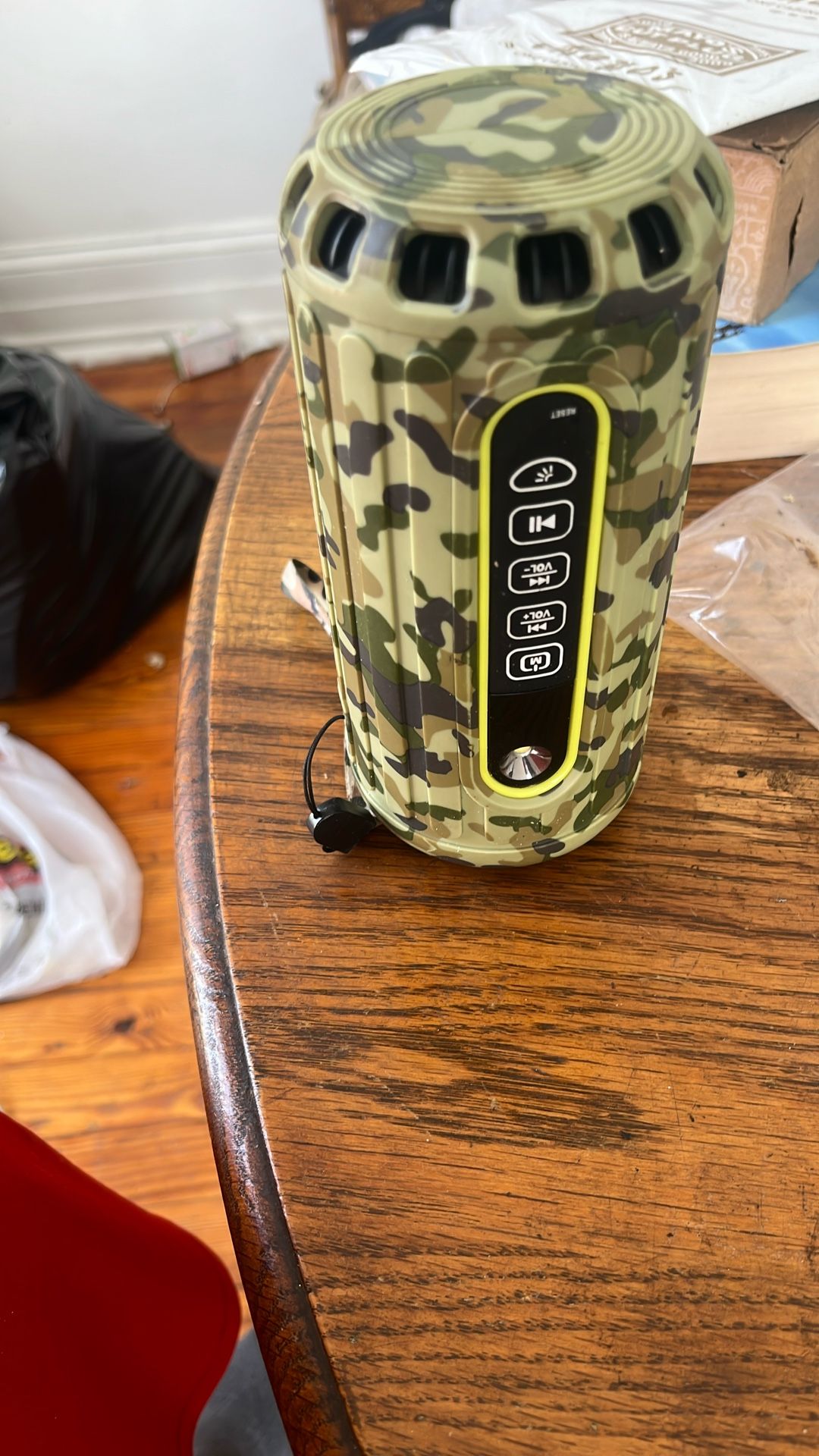 Camouflage Camping Bluetooth Speaker With Flashlight 