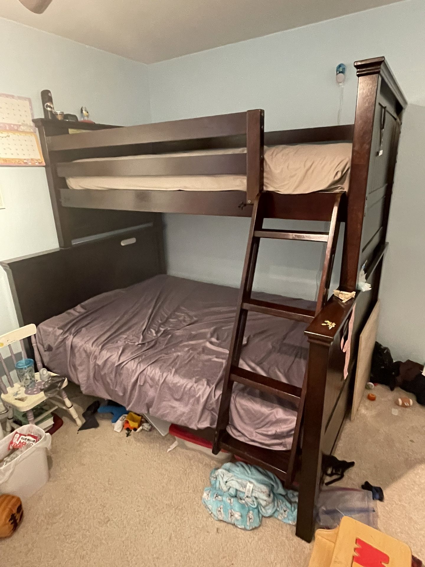 Twin/Full Bunk Bed