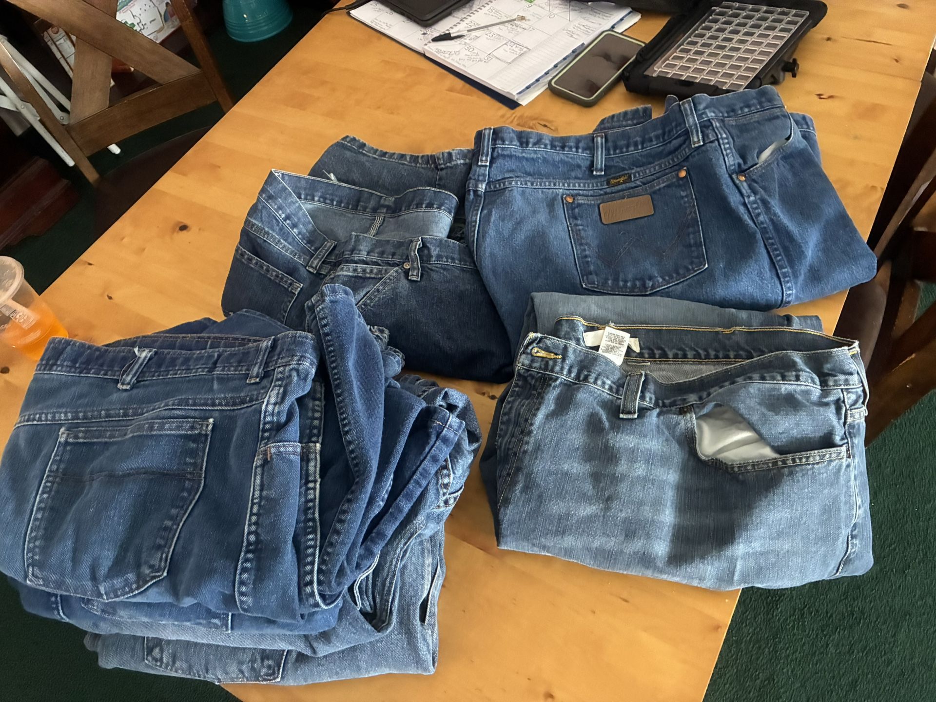 👖👖👖13 pairs of plus size men’s jeans, some are brand new (no tags) and others look new but may have been used at lease once ALL are in great shap