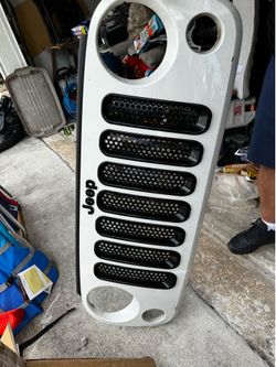 Jeep Wrangler 2012 - white front grill- like new