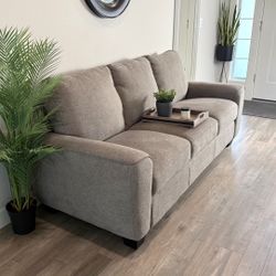 Grey Couch (FREE Delivery!🚚)