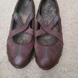 Brown Flat Skechers