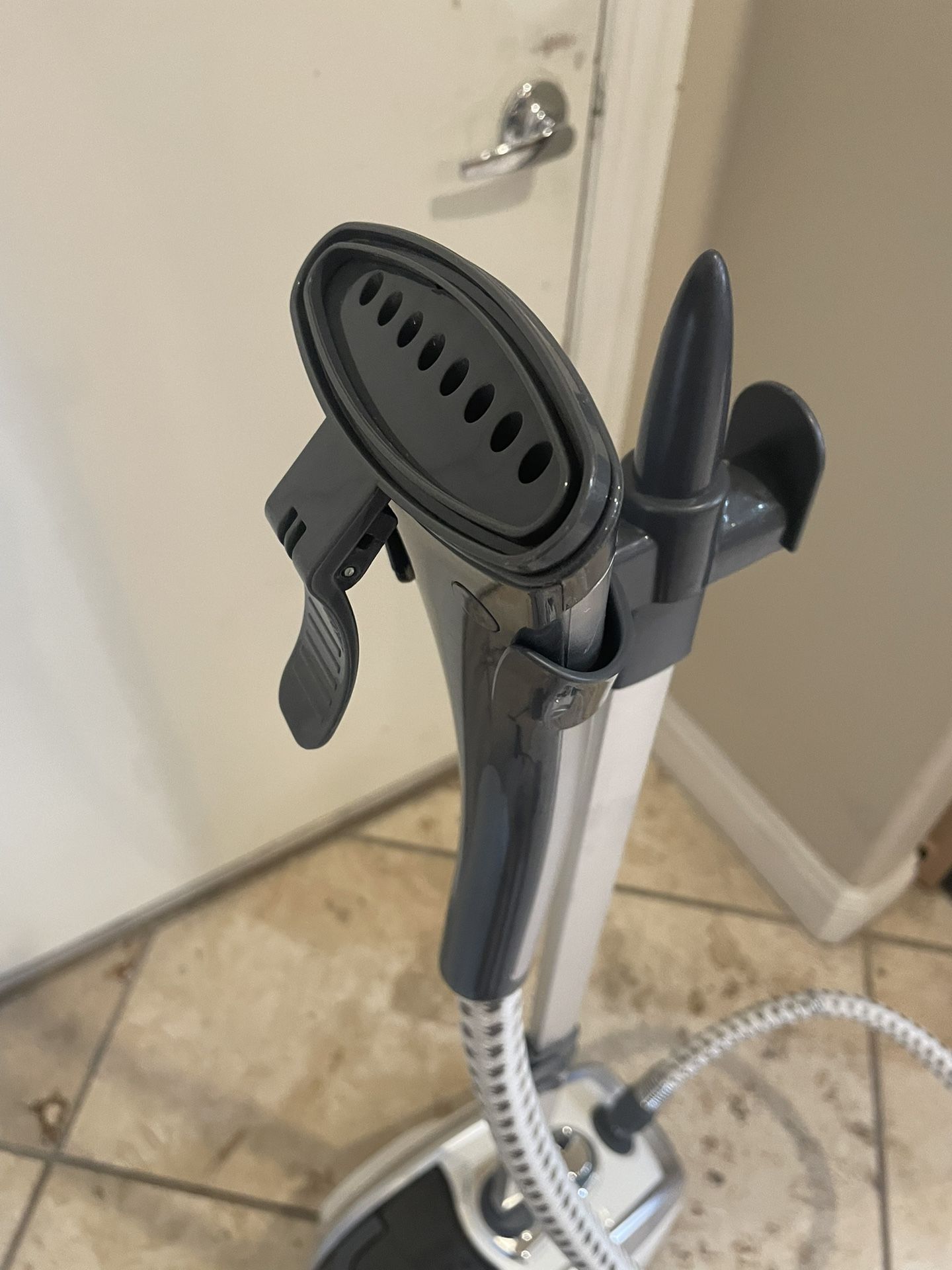 Pur Steam Heavy Duty Clothes/Fabric Steamer (like new condition) for