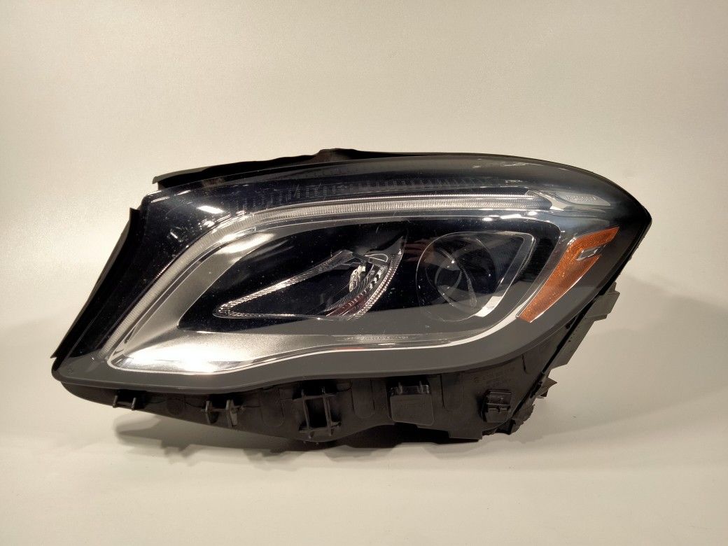 2018 2019 2020 MERCEDES - BENZ GLA180 GLA250 LED LEFT HEADLIGHT OEM A1569067300 
In good condition, but requires the installation of a fixing kit
