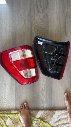 2023 F-150 halogen tail lights w/ bulbs included