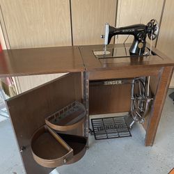 Vintage SINGER Sewing Machine with Original Wooden Cabinet 