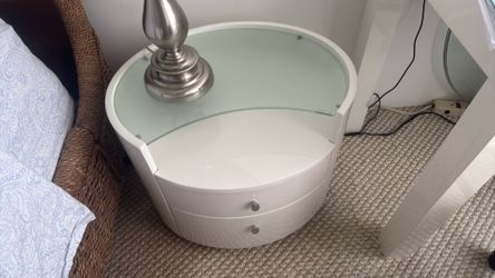 Dresser with 2 night stands