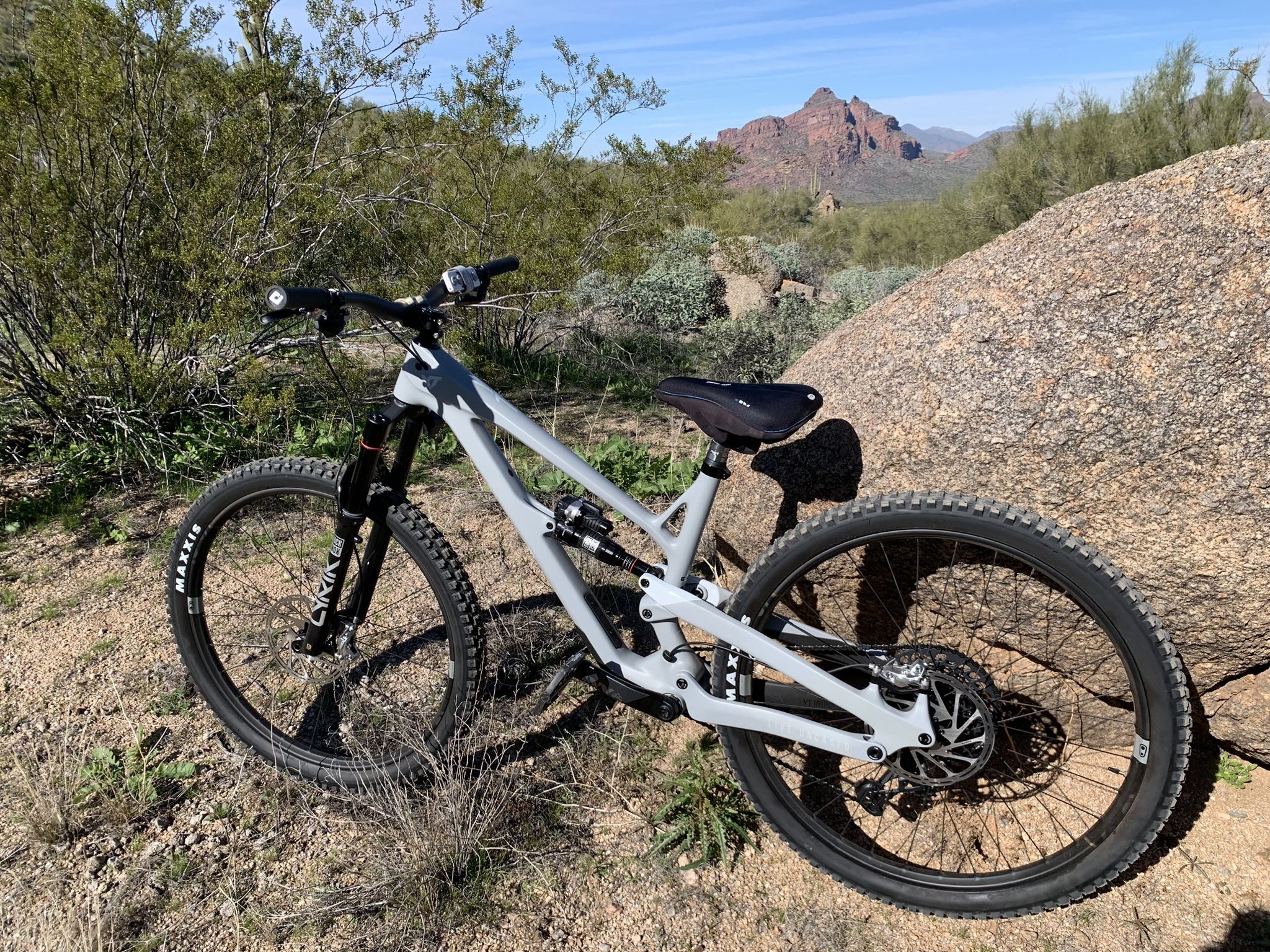 Large YT Jeffsy Uncaged 6