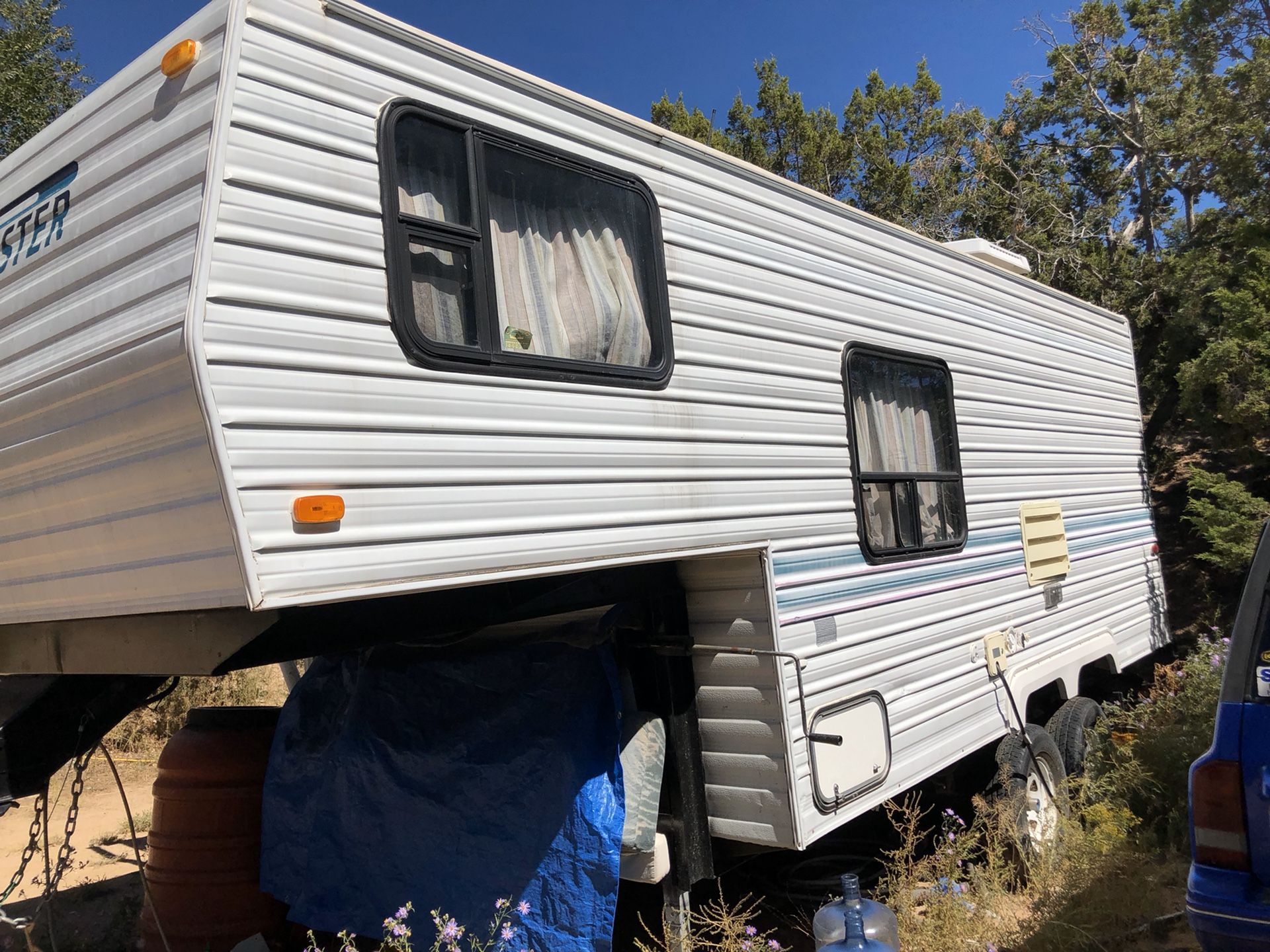 Sportsmaster Gooseneck Camper Trailer 22ft for Sale in San Antonio, TX