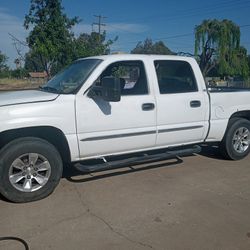 06 Z71 4 Wheel Drive Runs Excellent Burns No Oil And Leaks No Oil  5500.00 Or Best  Tagged Pink Slip On Hand 