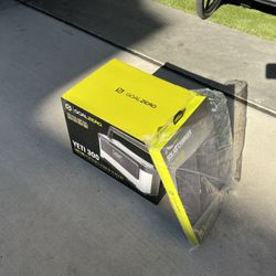 Yeti 300 Goal Zero Portable Power Station and Nomad 20 Solar Panel