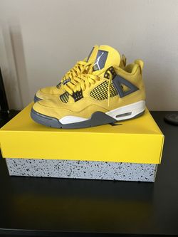 Jordan 4 Retro Lighting 2021 Size 9.5 (USED)