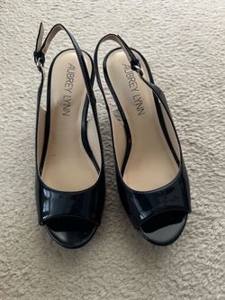 6 1/2 Navy Blue shoes like new