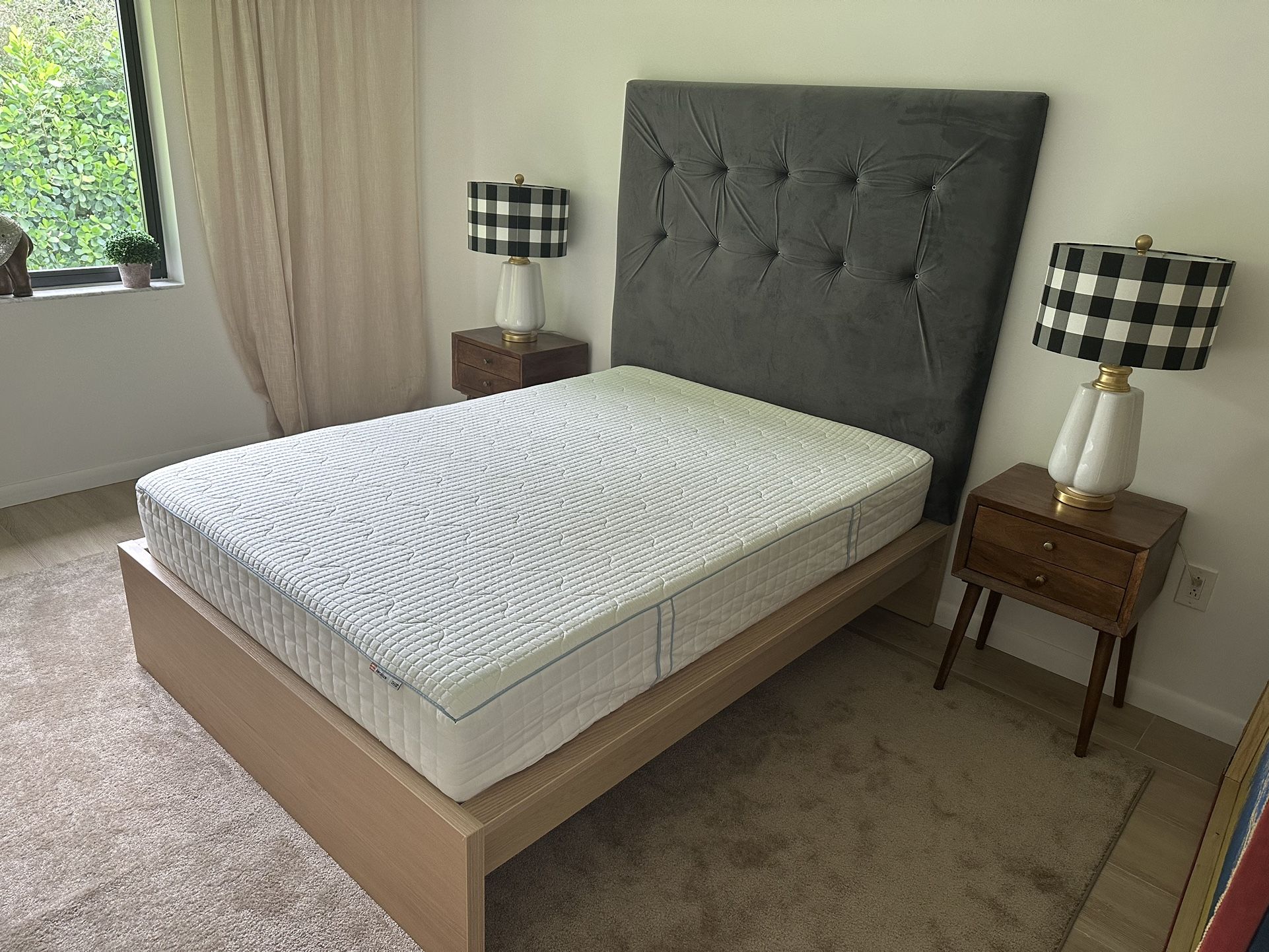 queen bed with headboard