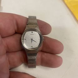 Vintage Seiko 11-8260 Mechanical Silver Women’s watch!