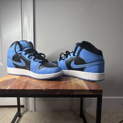 Nike Air Jordan 1 Mid University Blue Black White UNC Youth DQ8423-401