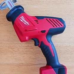 SERRUCHO MILWAUKEE. MILWAUKEE SAW SAW.
