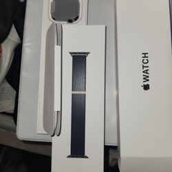 Apple Watch SE ( NON- Cellular, 44mm, Midnight Aluminum Case, Midnight Sports Loop, IOS). 