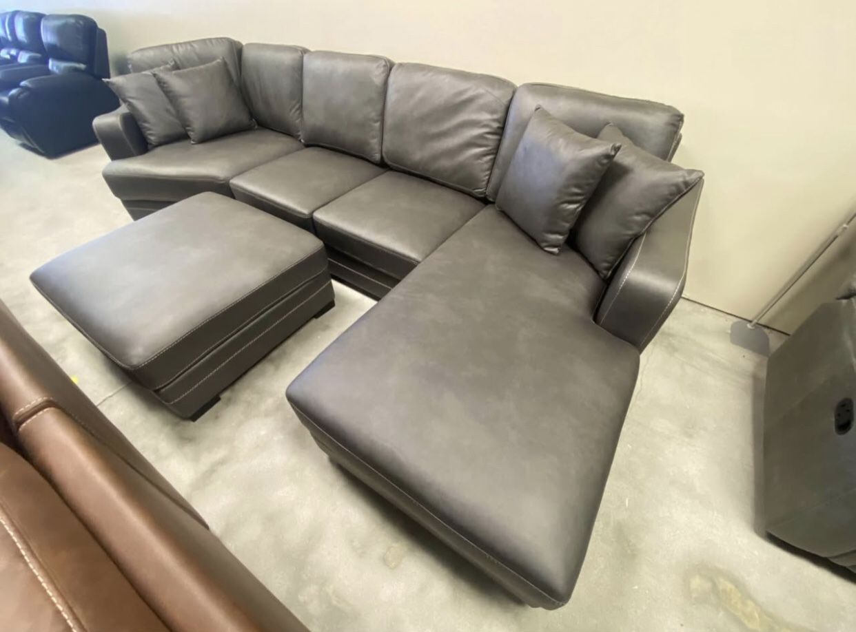FREE DELIVERY AND INSTALLATION - NEW 🆕 In 📦 Cuddler Section (Look our profile fo