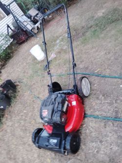 Se vende yard machines con trasmision jalando al cien no bolsa