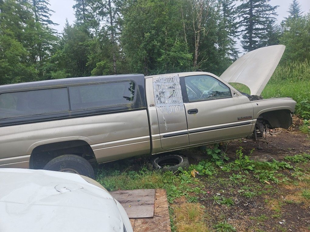 2001 dodge 2500 parts.