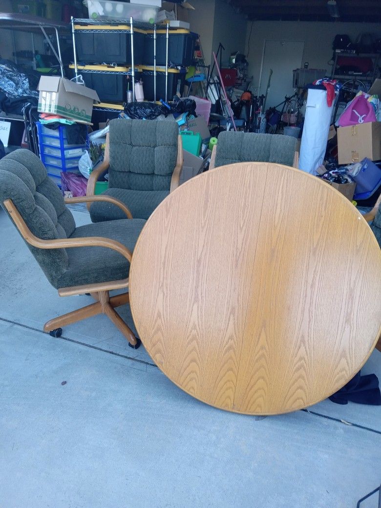 Dinning room Table And 4 Chairs