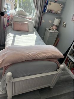 Twin bed