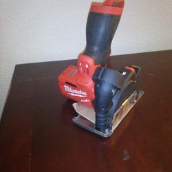Milwaukee M12 12v FUEL 3" Cut Off Saw