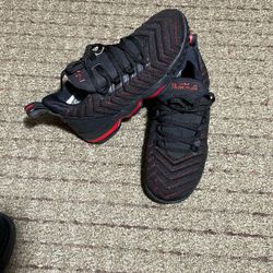 NIKE LEBRON
