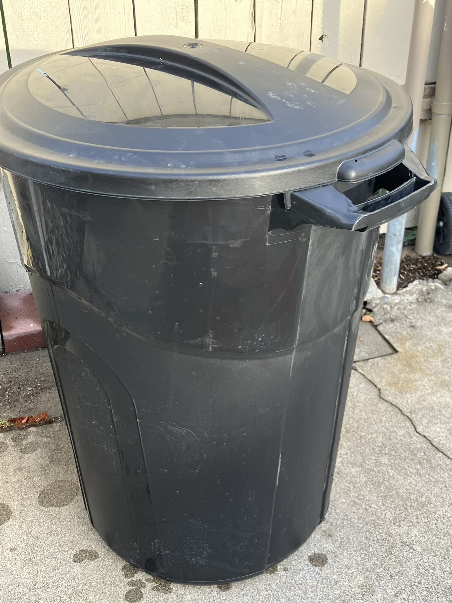 Trash Can (32gallons)