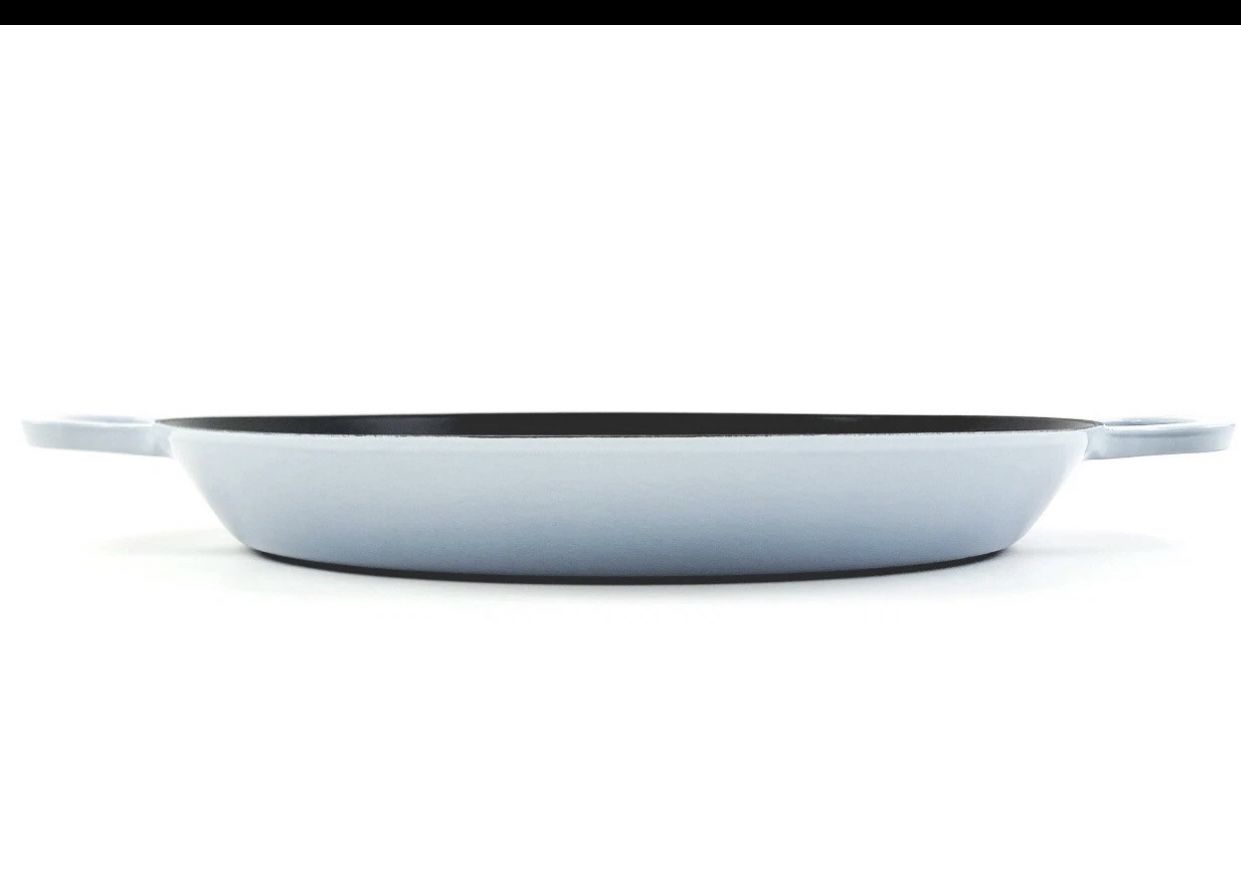 NEW IN BOX LE CREUSET COASTAL BLUE CAST IRON PAELLA PAN 13.5 IN RARE COLOR