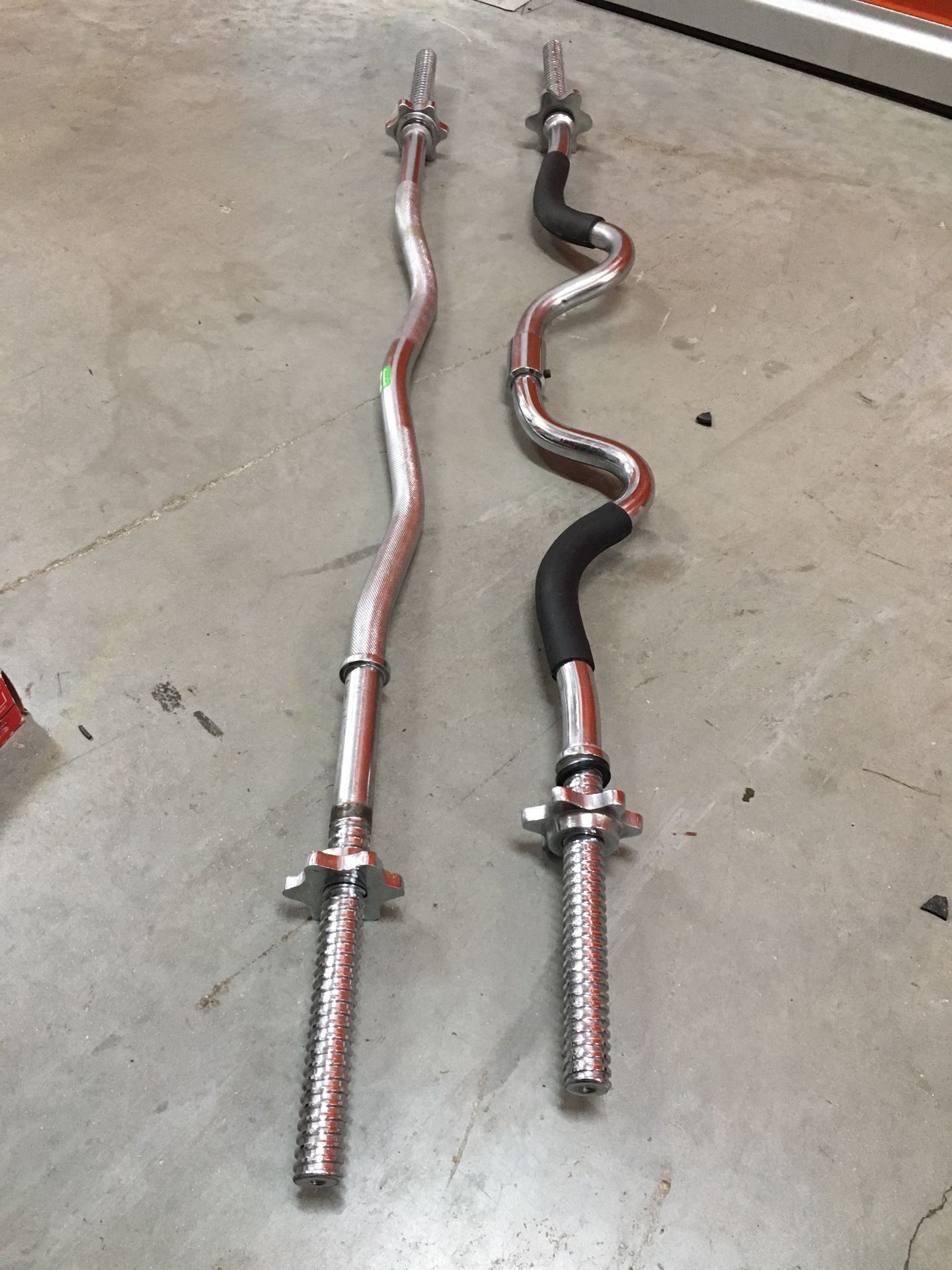 Titan Olympic EZ Curl Barbell E Z Curl Weight Bar w/ Spinlock