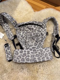 NEW - Artipoppe Baby Carrier